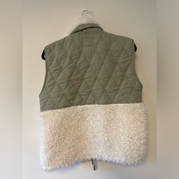 Abercrombie & Fitch vest - Picture 2 of 4